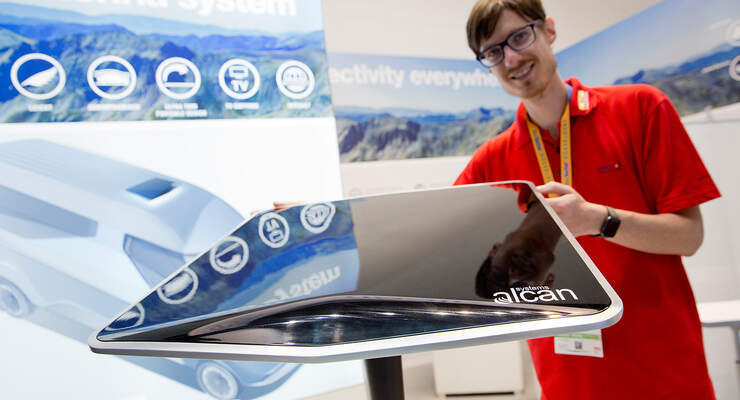 Alcan Systems Satellitenantenne aus LCD-Kristallen.