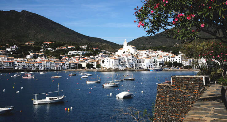 Am 21./22. September gibt es im Cadaqués und dem benachbarten Port Lligat eine Internationale Surrealismus-Gala.