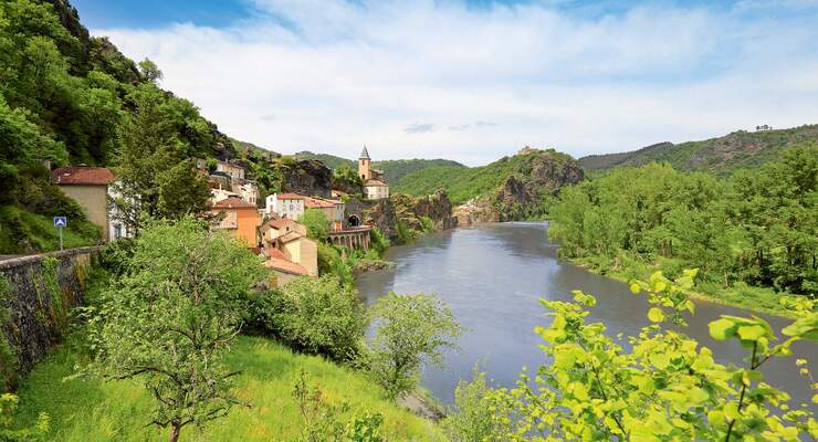 Ambialet ist ein kleiner, malerisch gelegener Ort bei Albi auf einer Halbinsel im Fluss.