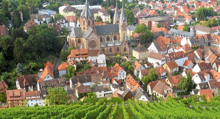 Der Erlebnispfad „Wein und Stein“ mit insgesamt 70 Stationen eine Entdeckungsreise an.