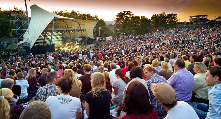 Die Freilichtbühne Loreley bietet im Sommer 2014 etwa 20 Großveranstaltungen und Festivals.
