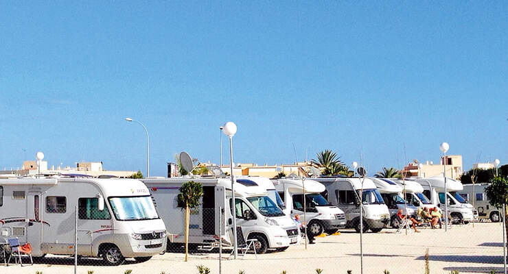 El Campello: große Plätze, gut ausgestattet und ganz nah am Strand.
