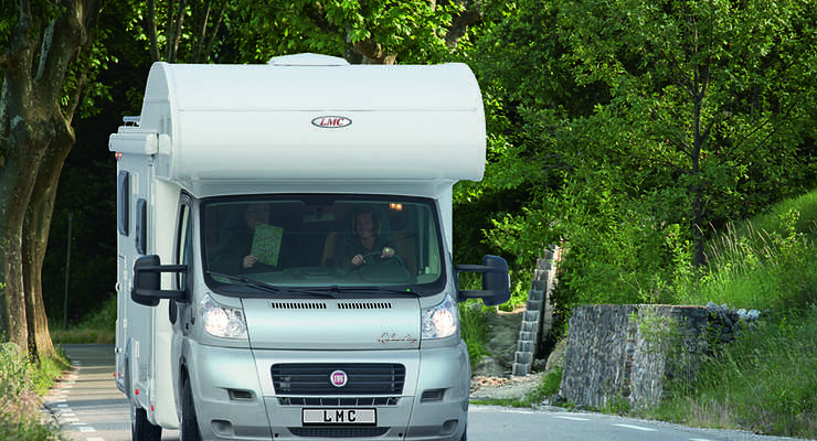 Neues Alkovenmobil LMC Breezer A 694 G light