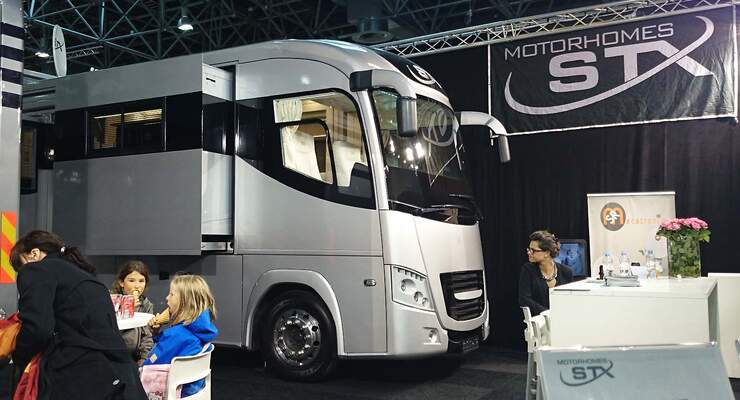 STX Actros außen