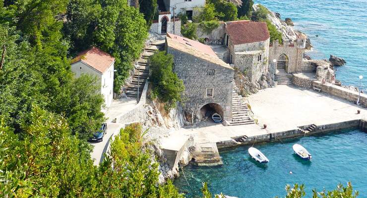 Trsteno liegt nur 18 Kilometer nördlich von Dubrovnik